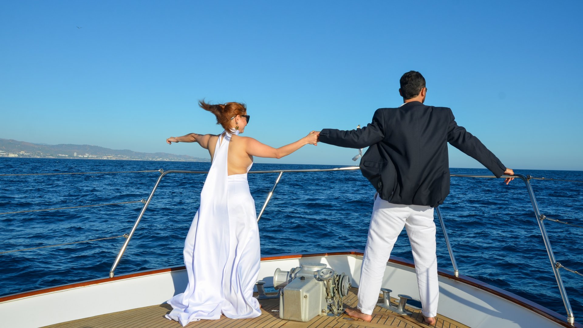 What should a boat have to be the perfect setting for your wedding?