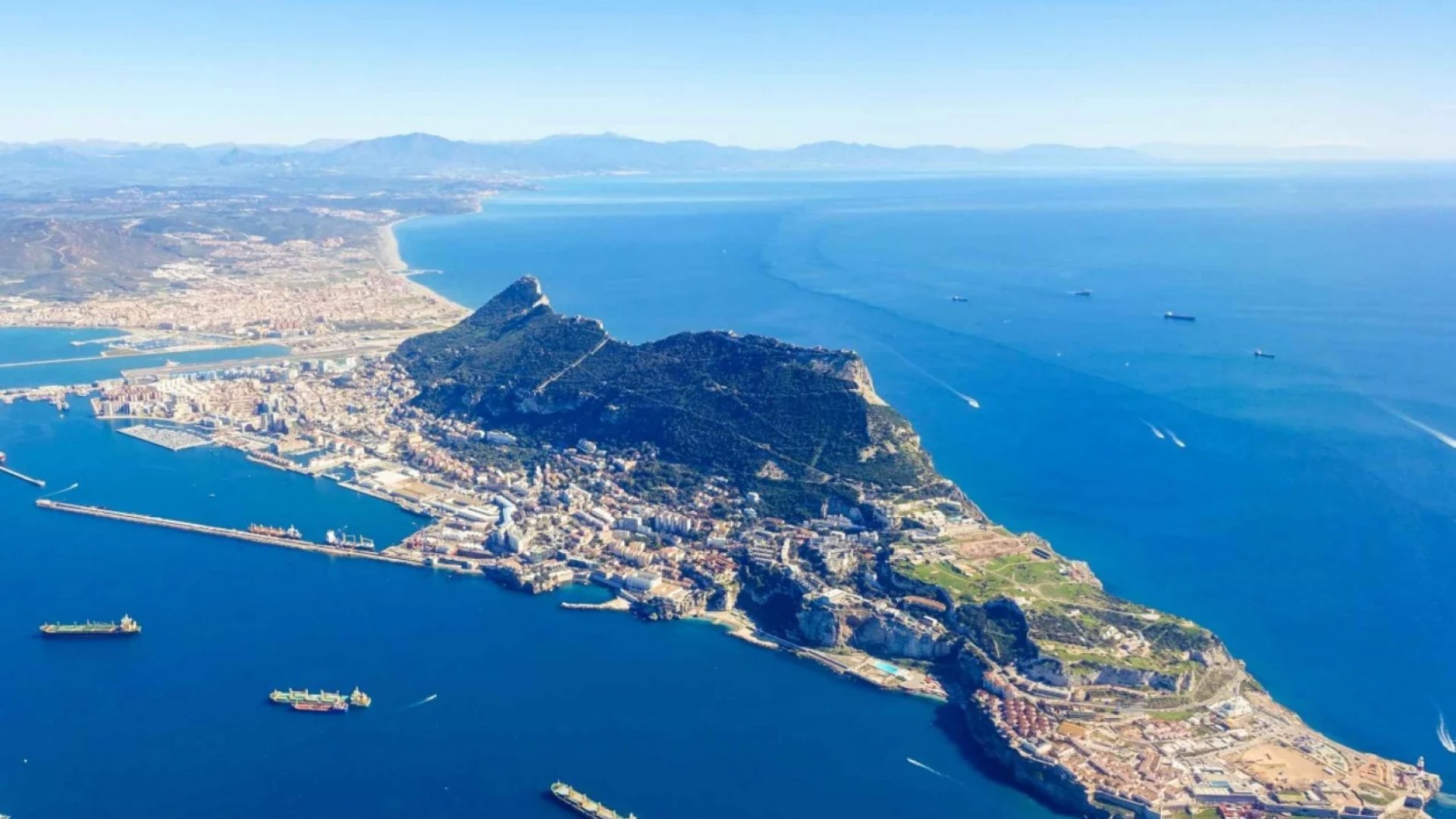 Gibraltar Strait. Doqueve Majestic 46.