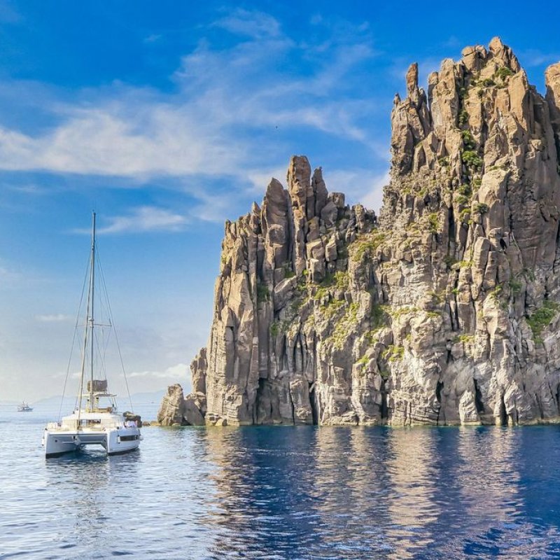 Sicilia y las Islas Eólicas. Catamarán de vela 40 de pies. Septiembre 2026.