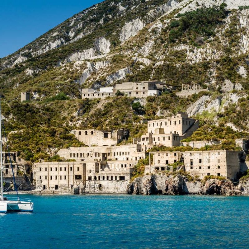 Sicilia y las Islas Eólicas. Catamarán de vela 40 de pies. Septiembre 2026.