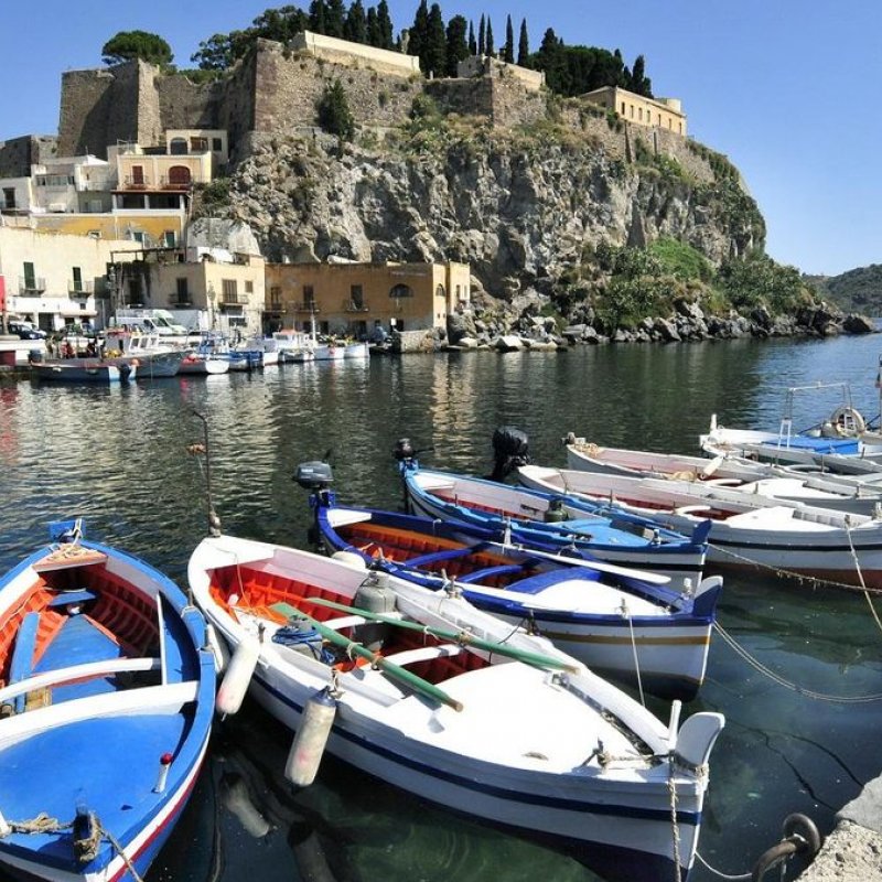 Sicilia y las Islas Eólicas. Catamarán de vela 40 de pies. Septiembre 2026.