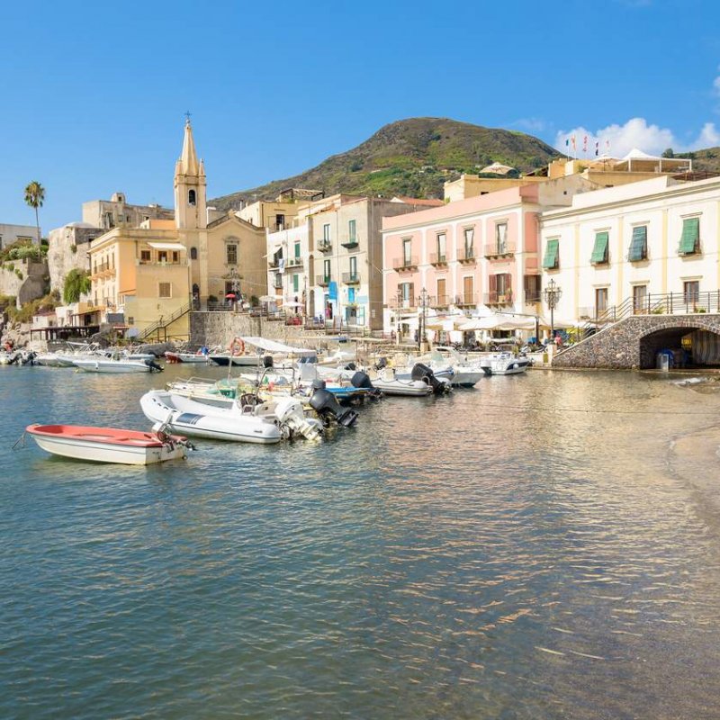 Sicilia y las Islas Eólicas. Catamarán de vela 40 de pies. Septiembre 2026.