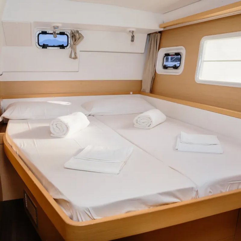 Sicilia y las Islas Eólicas. Catamarán de vela 40 de pies. Septiembre 2026.