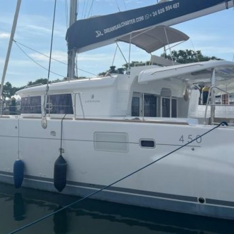 Ayamonte y Algarve: sur de Portugal. Catamarán de 45 pies. Noviembre de 2025.