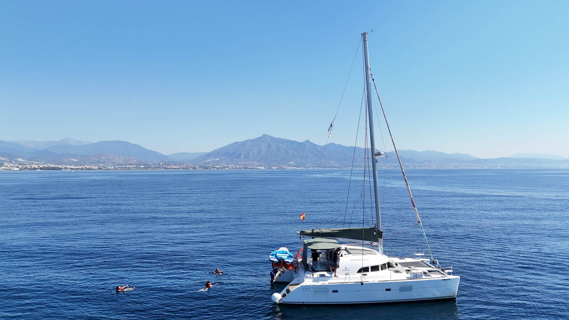12m Catamarán 12pax