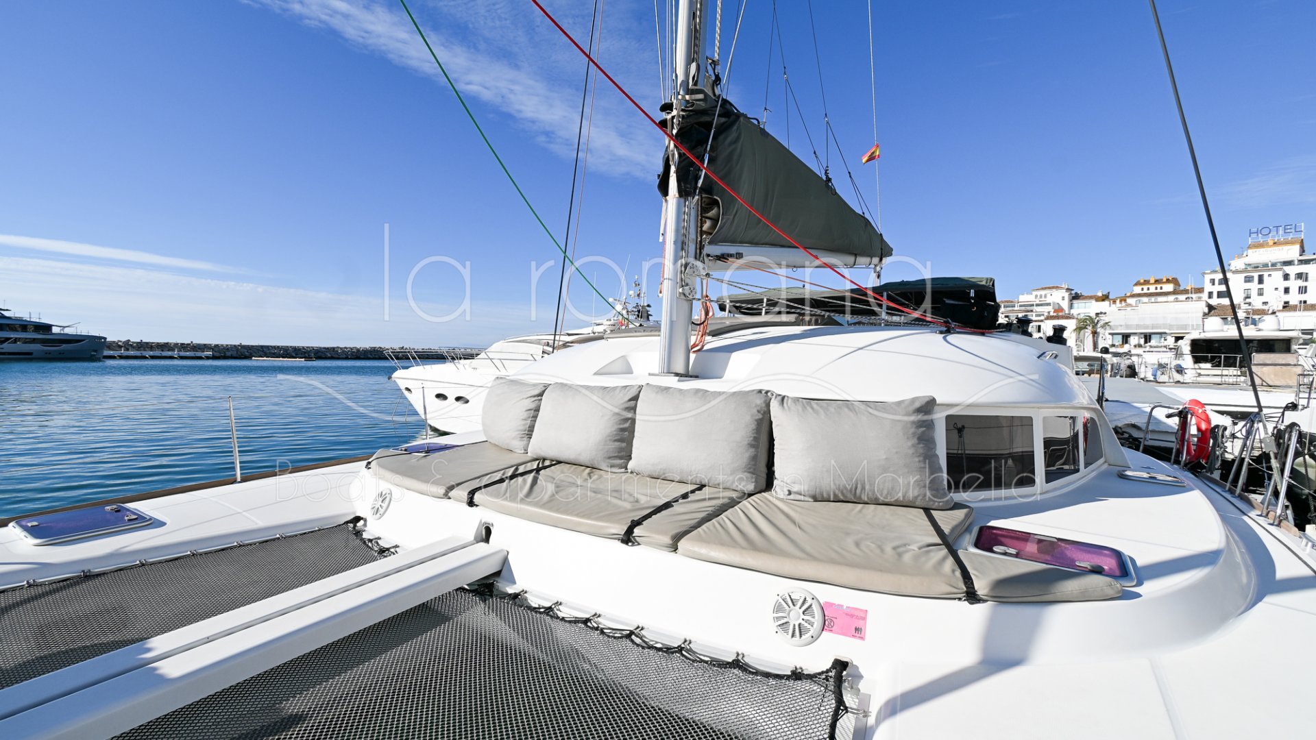 12m Catamarán 12pax