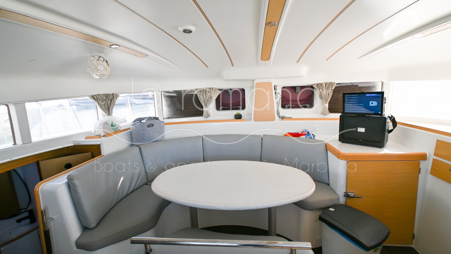 12m Catamarán 12pax
