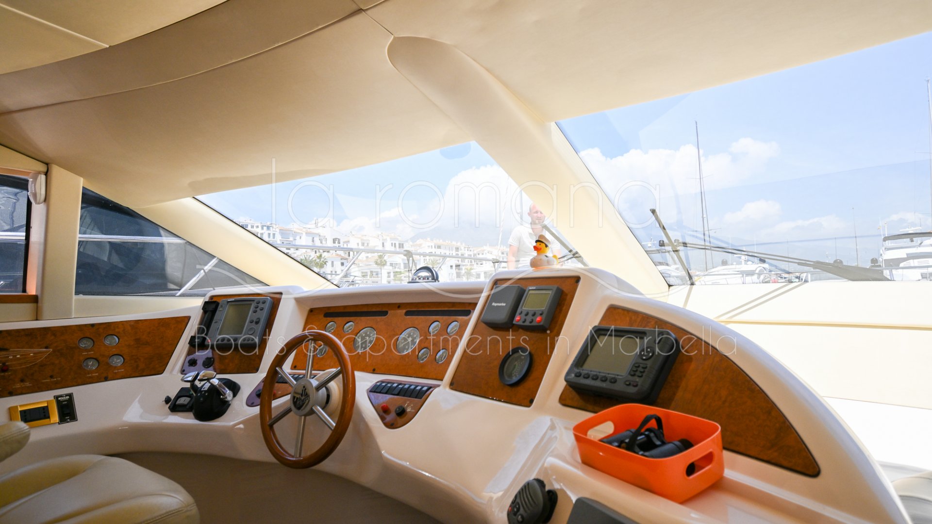 18m Yate Azimut 10pax