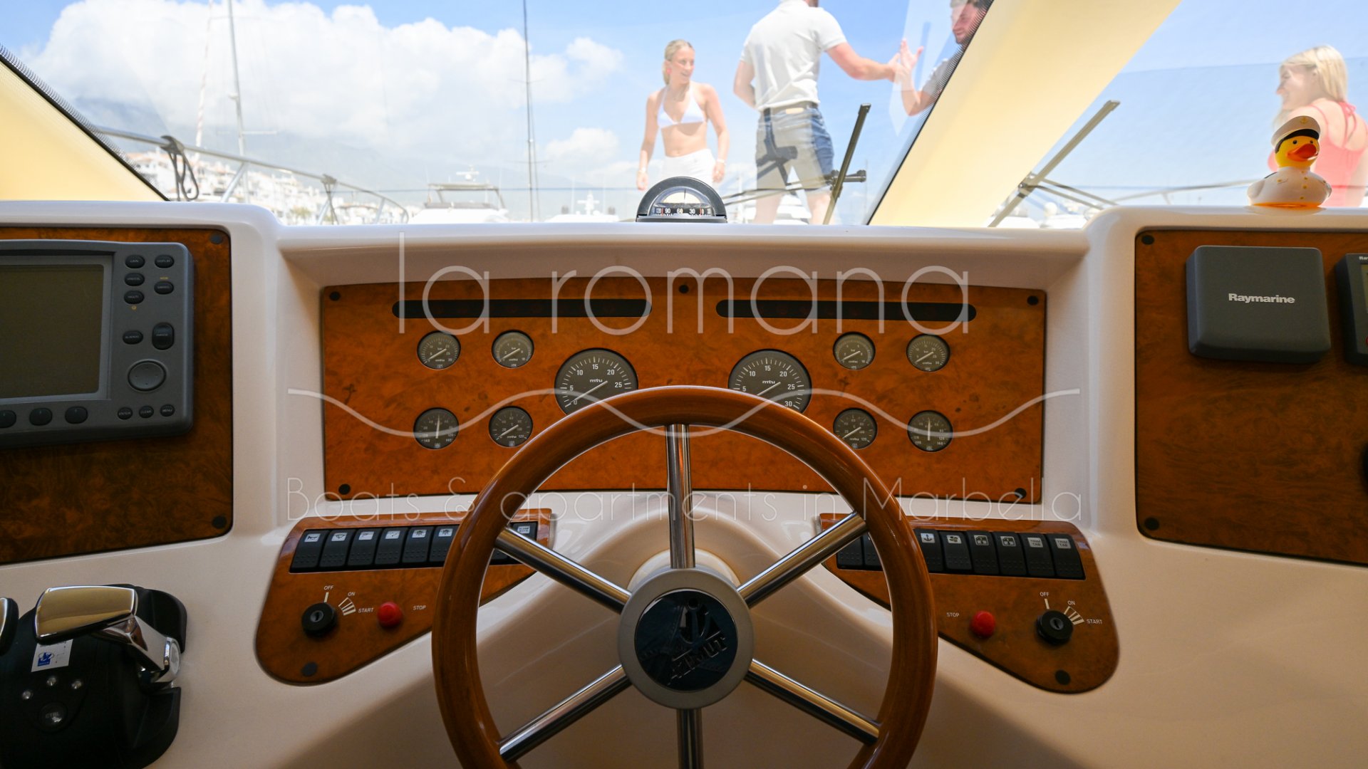 18m Yate Azimut 10pax