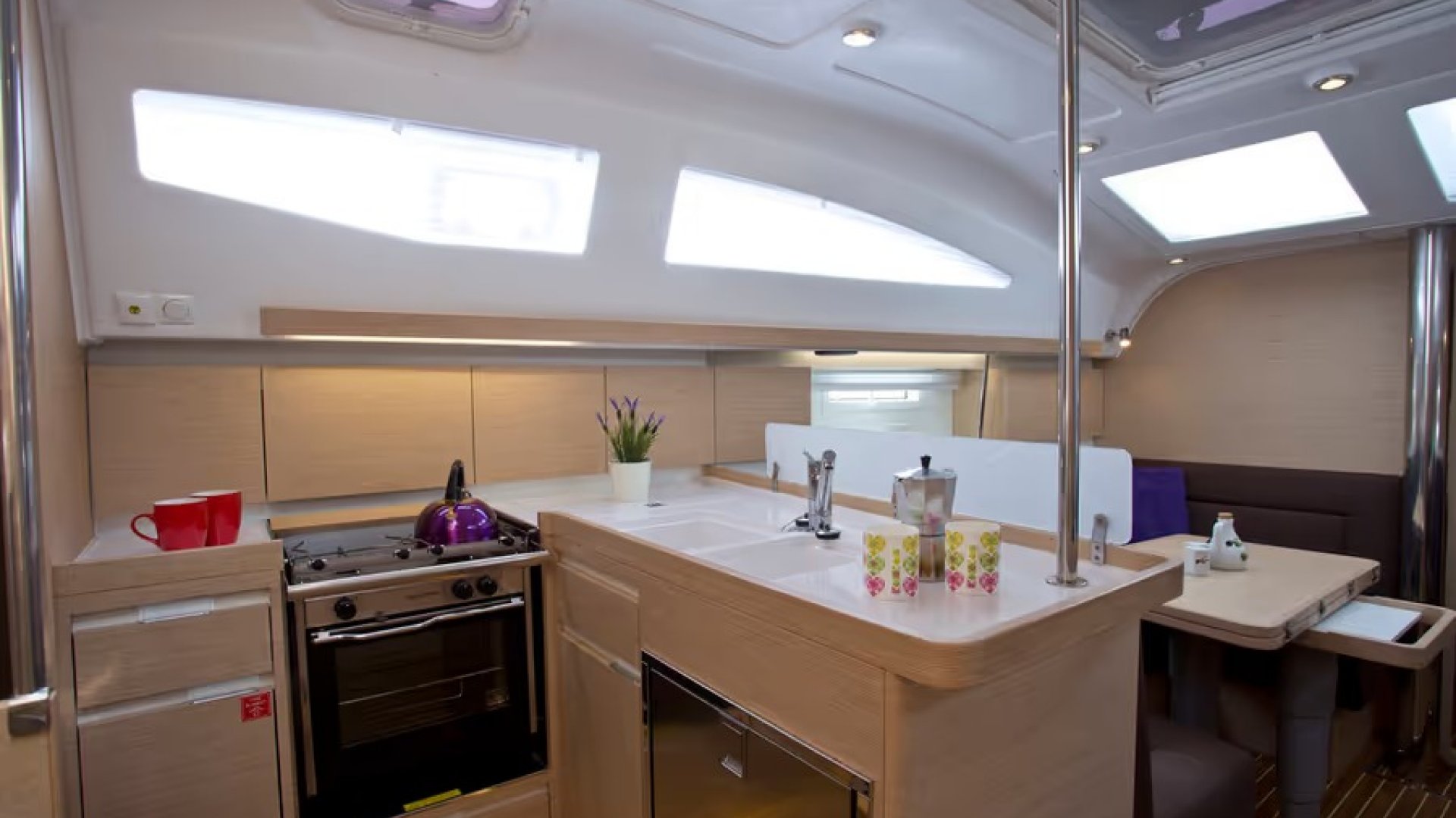 12m Velero 11 pax Elan