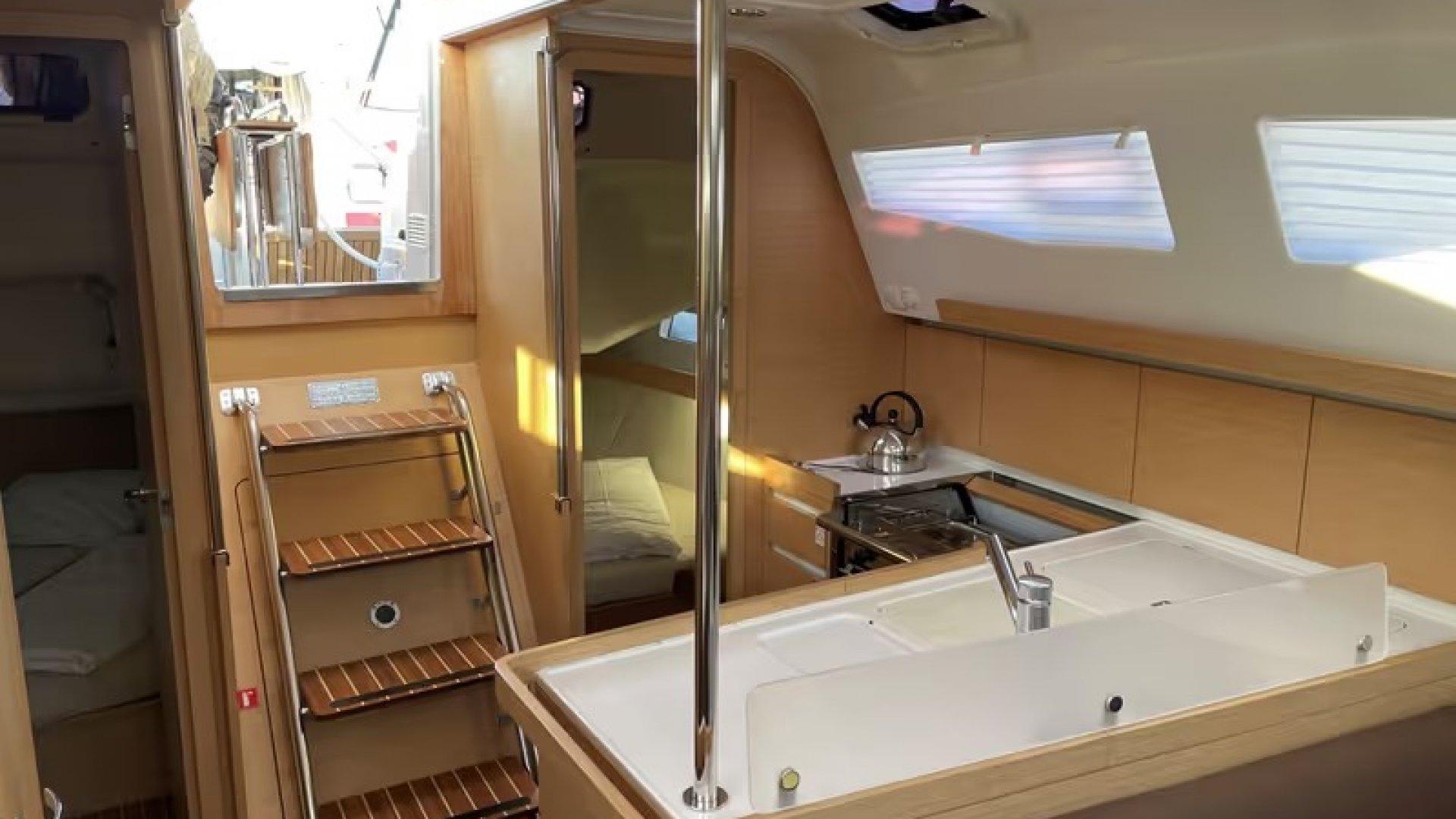 12m Velero 11 pax Elan