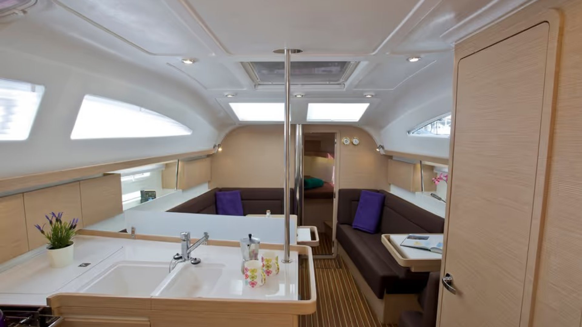 12m Velero 11 pax Elan