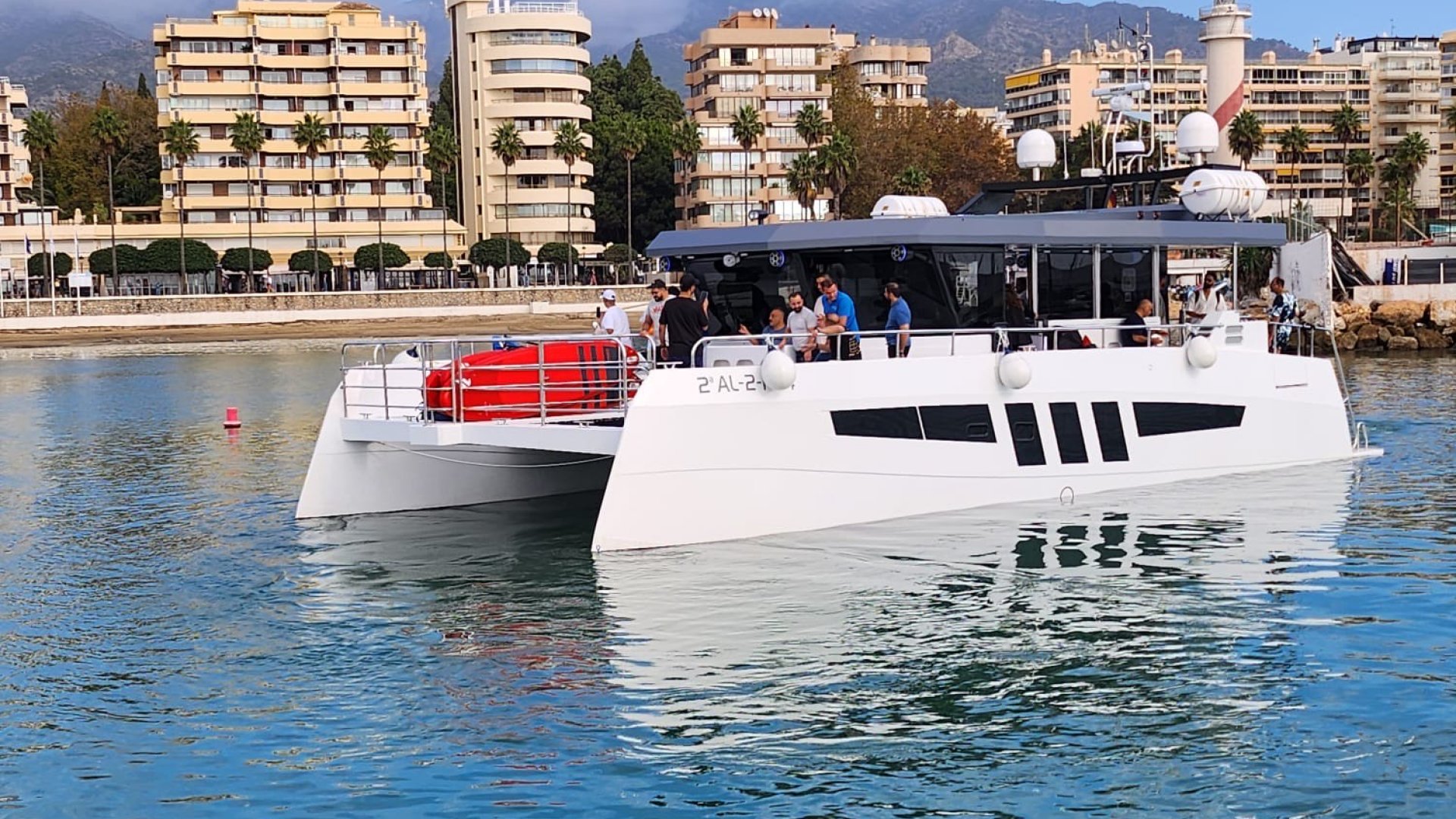 Catamaran 70 pax