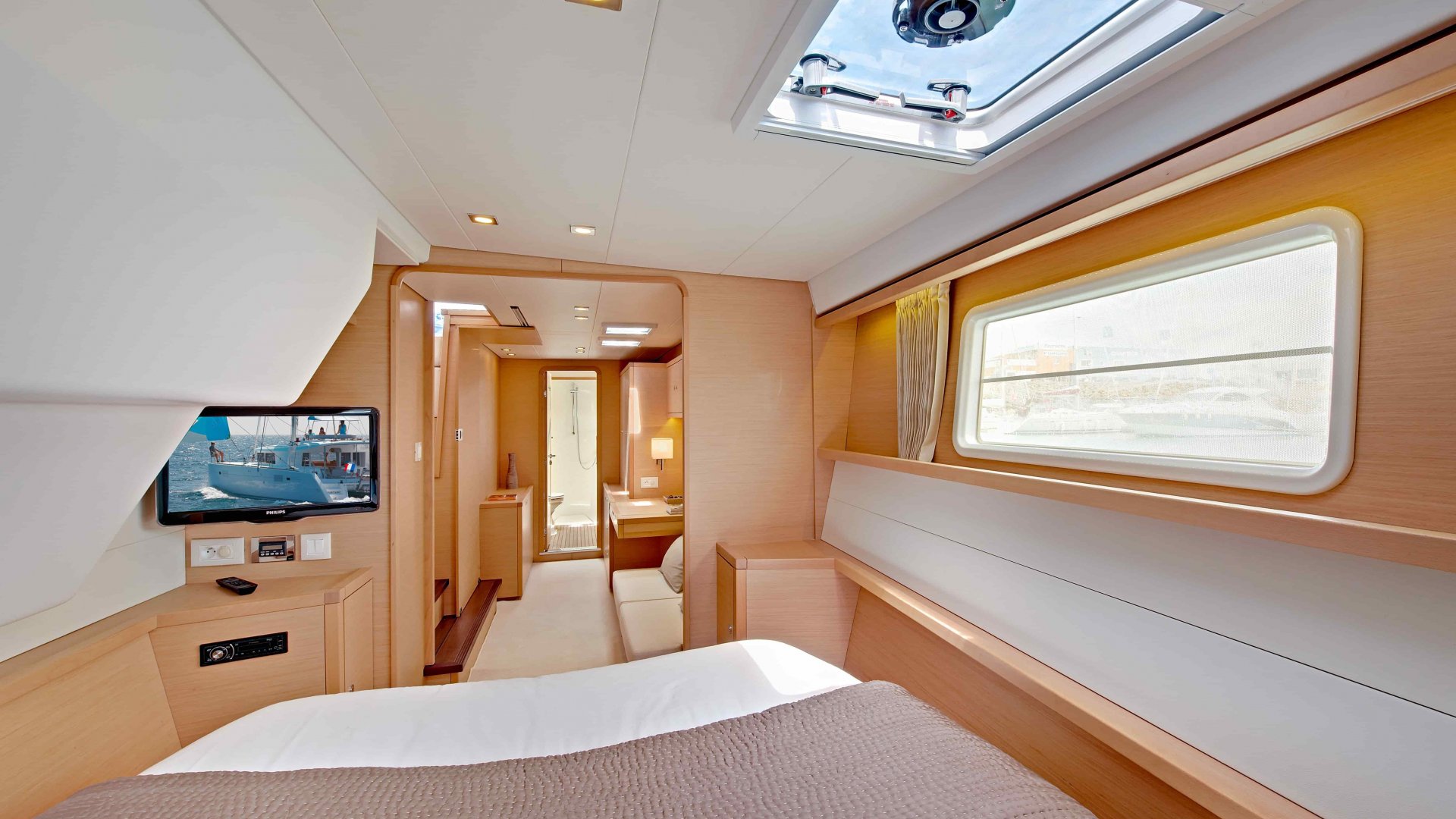 14m Catamarán 12 pax