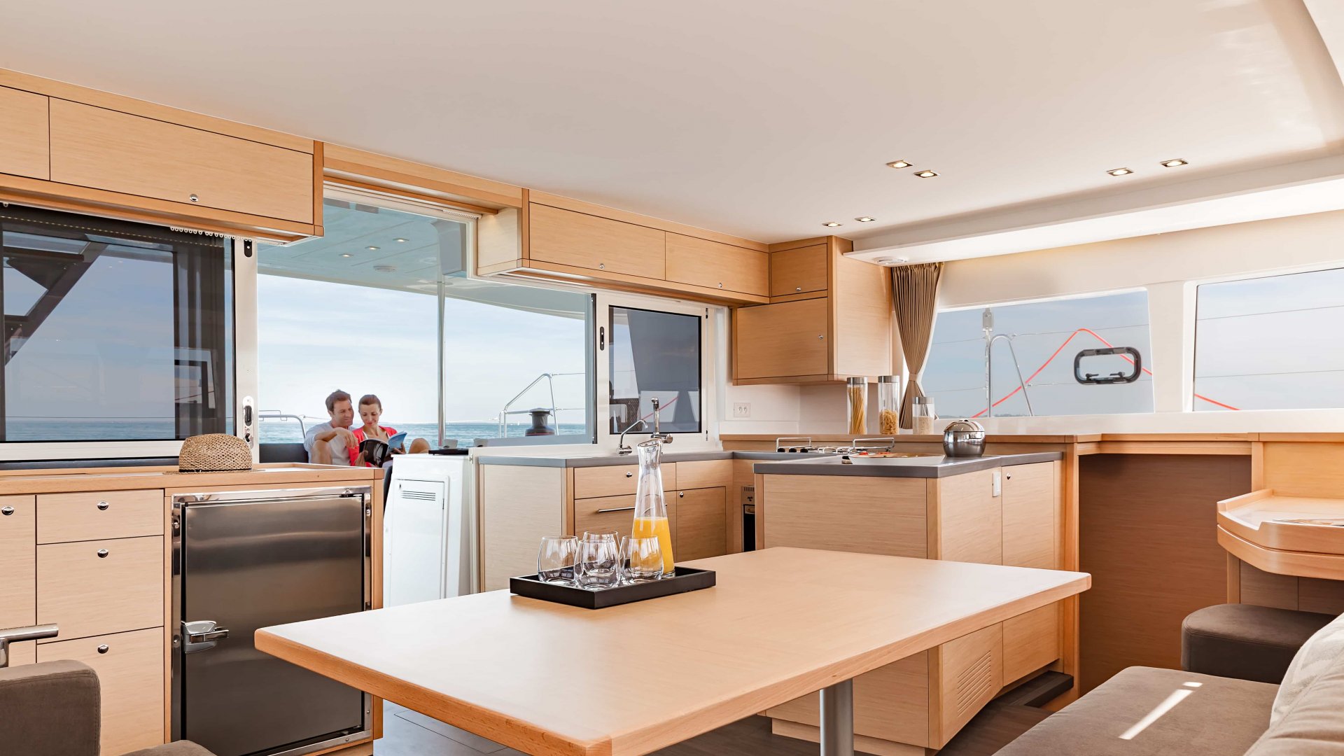 14m Catamarán 12 pax