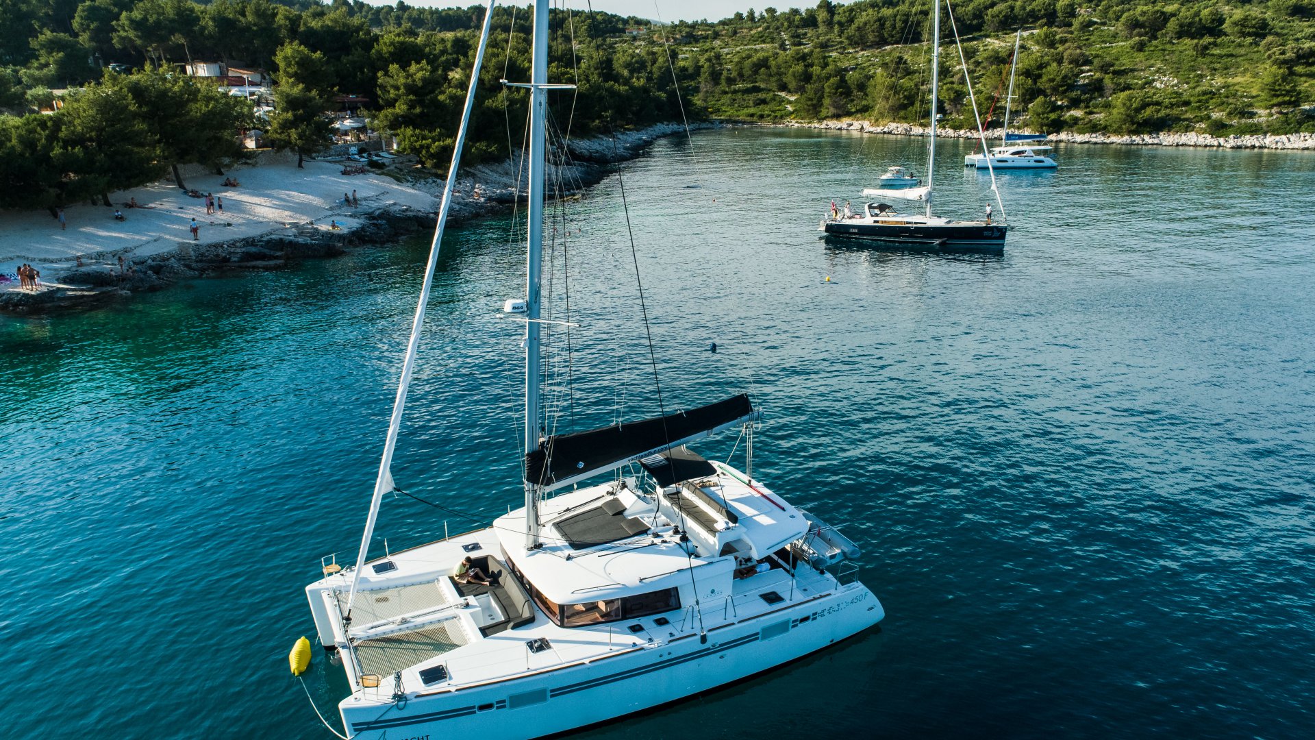 14m Catamarán 12 pax