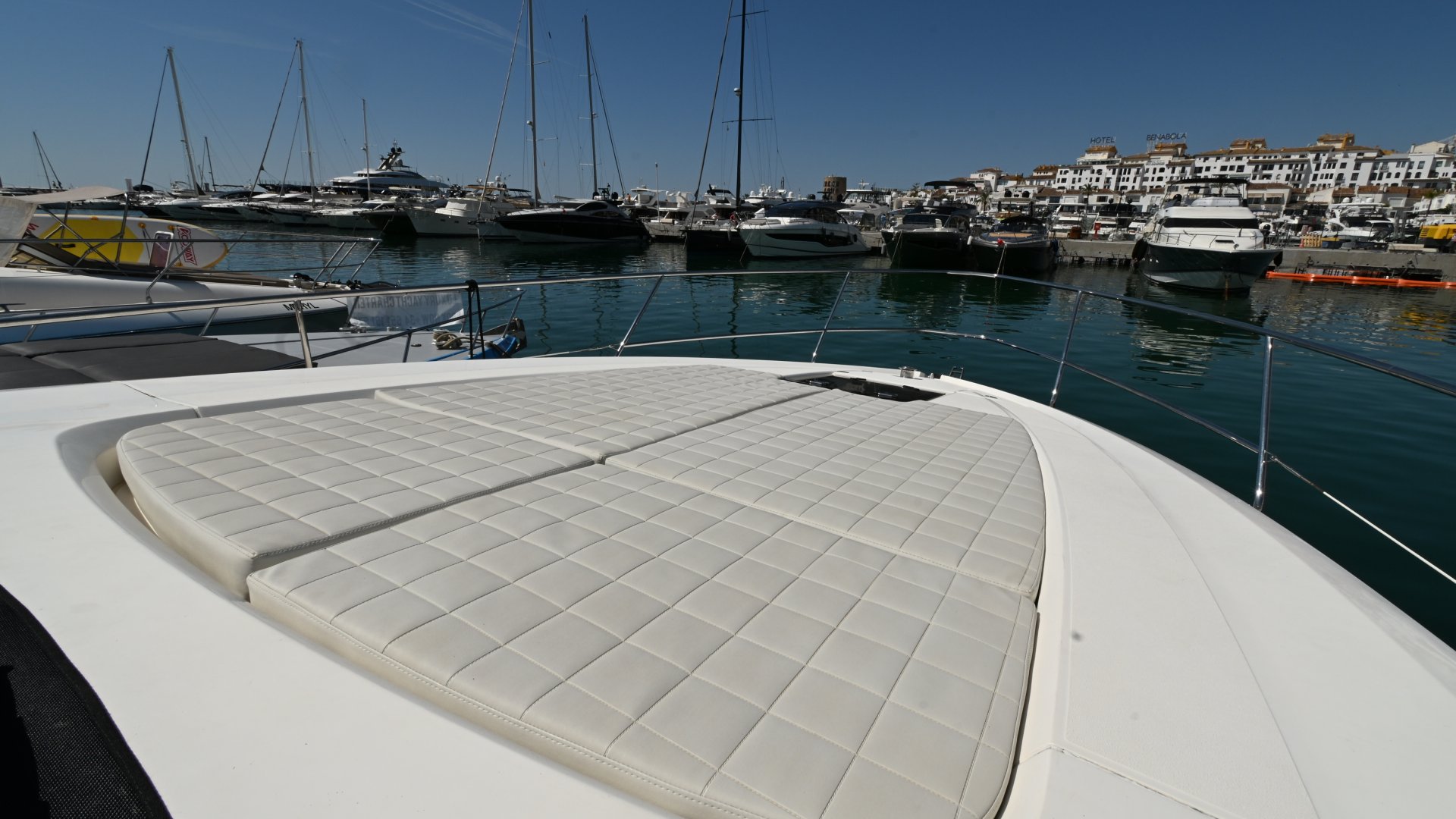 15.5m Yate 12pax